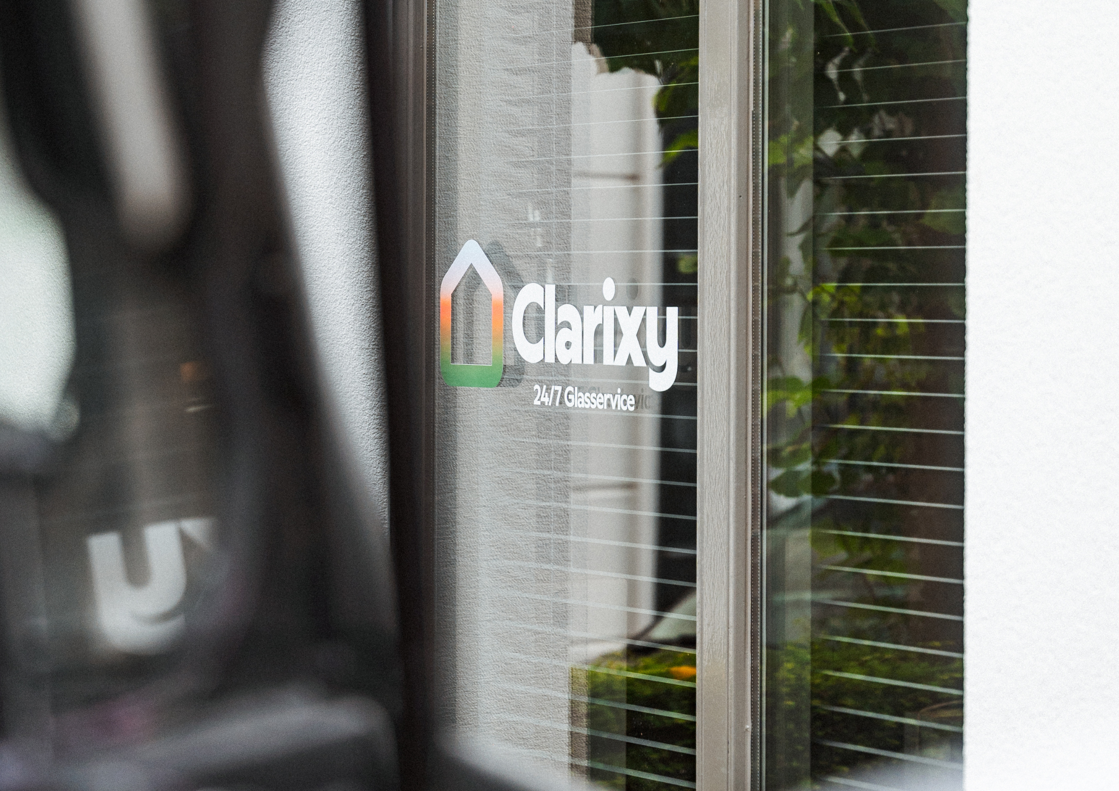 Clarixy logo op pand