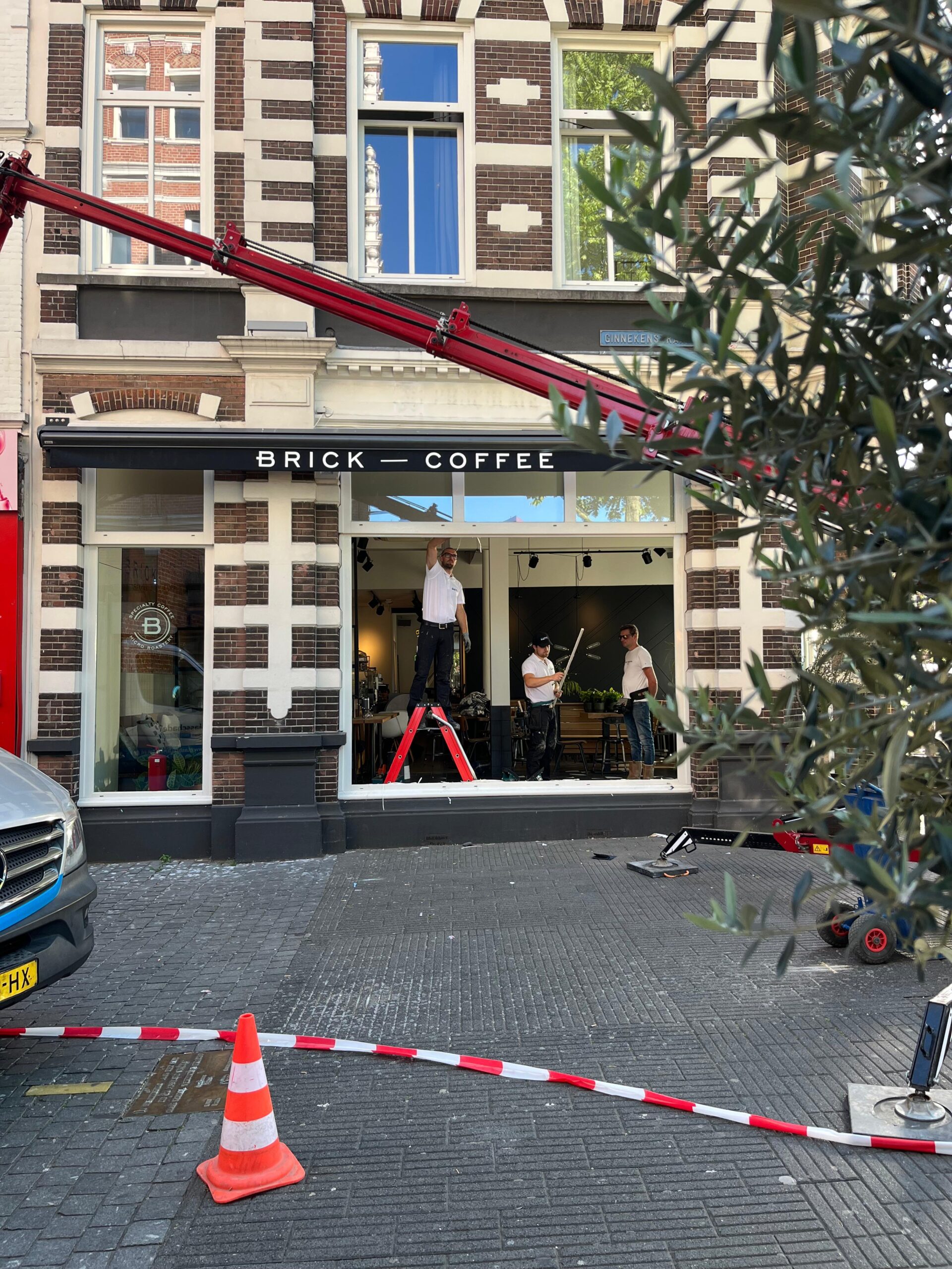 Herstel van ruitbreuk bij Brick Coffee in Breda door de herstellers van Glasbreuk Herstel